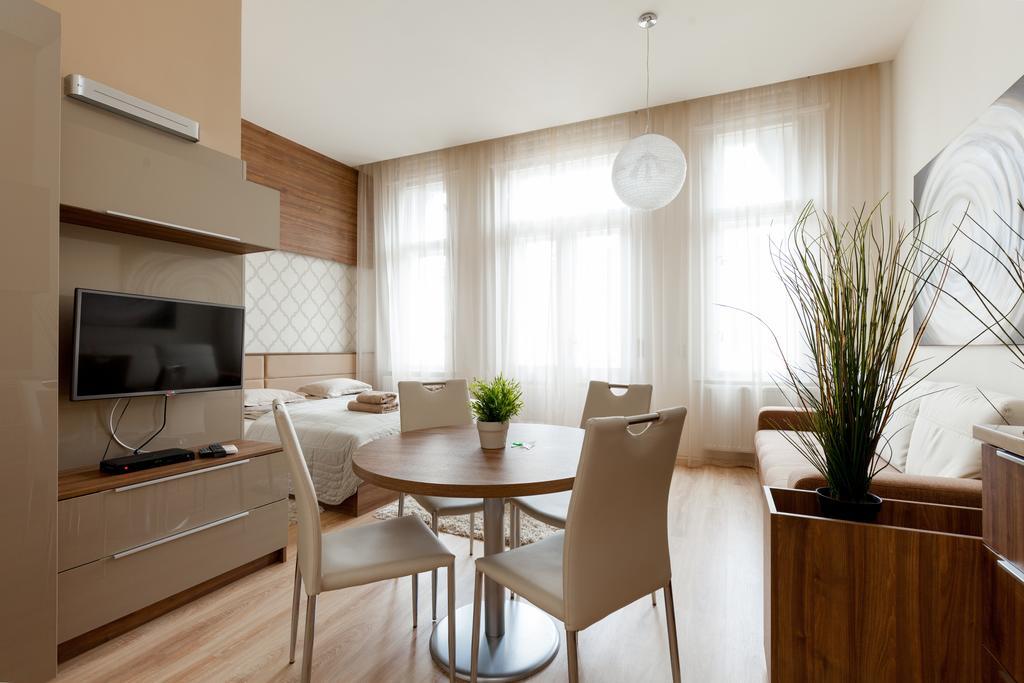 Holidays Concept Budapest Extérieur photo
